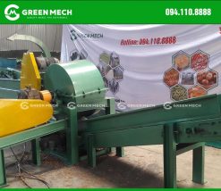 Conveyor belt shredder for rice straw