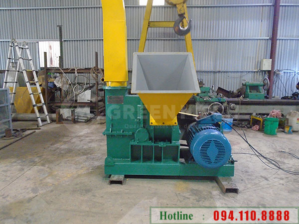 Wood chipper machine with capacity of 5 tons
