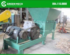 Efficient pallet wood crusher