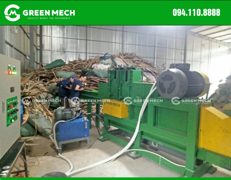 Installing a 2 ton sawdust crusher in Hanoi