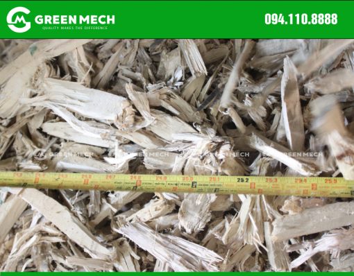 Pallet wood chips after crushing