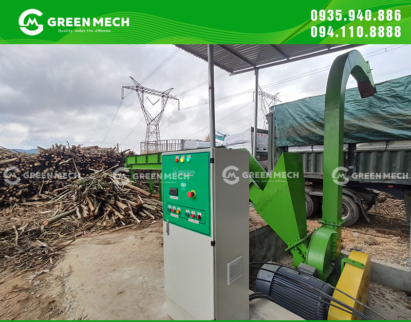 Putting a large amount of wood into the chipper can easily cause overload.