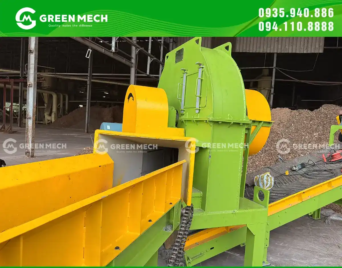 Installation of a 20-ton wood chipper in Can Tho